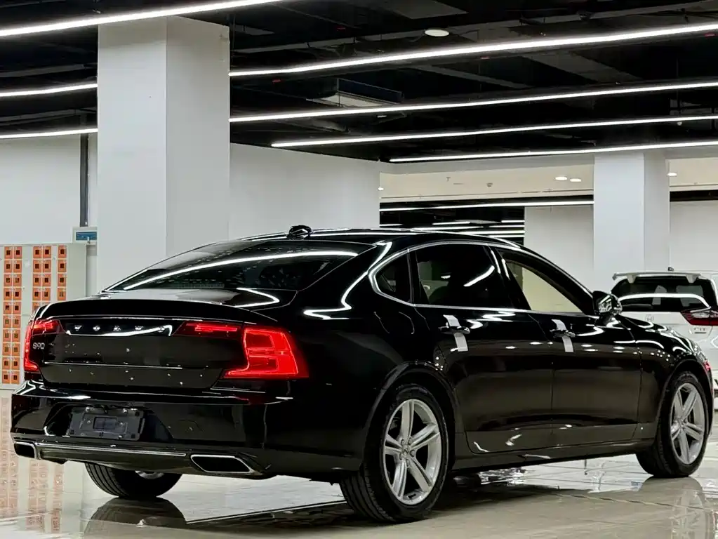 Volvo S90 2018 T4 Zhiyuan Edition купить на сайте DeffCars