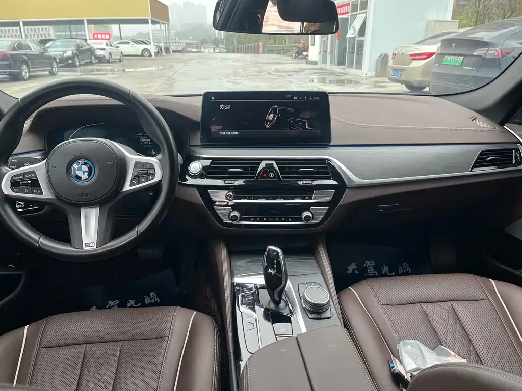 BMW 5 Series New Energy 2022 535Le M Sports Package купить на сайте DeffCars