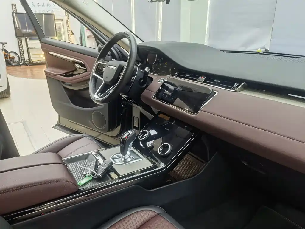 Range Rover Evoque 2023 Evoque L 249PS Deluxe Edition купить на сайте DeffCars