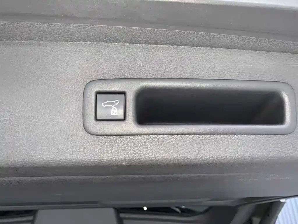 SIENNA 2021 2.5L Hybrid Premium Edition купить на сайте DeffCars