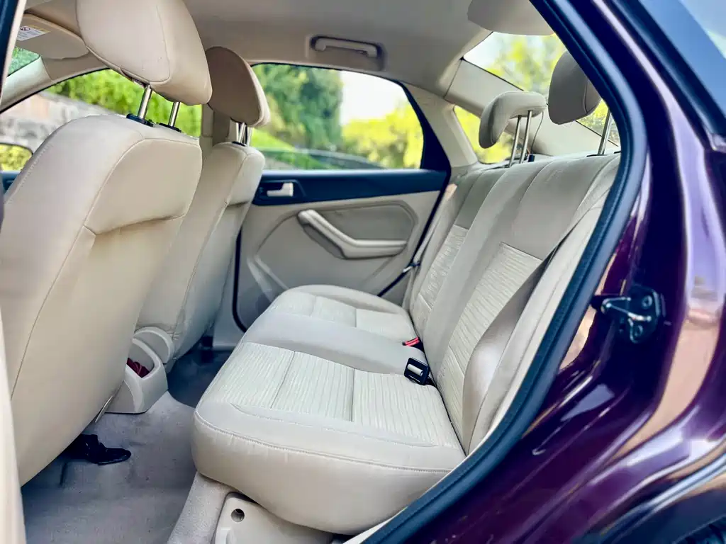Focus 2013 sedan classic 1.8L automatic basic model купить на сайте DeffCars