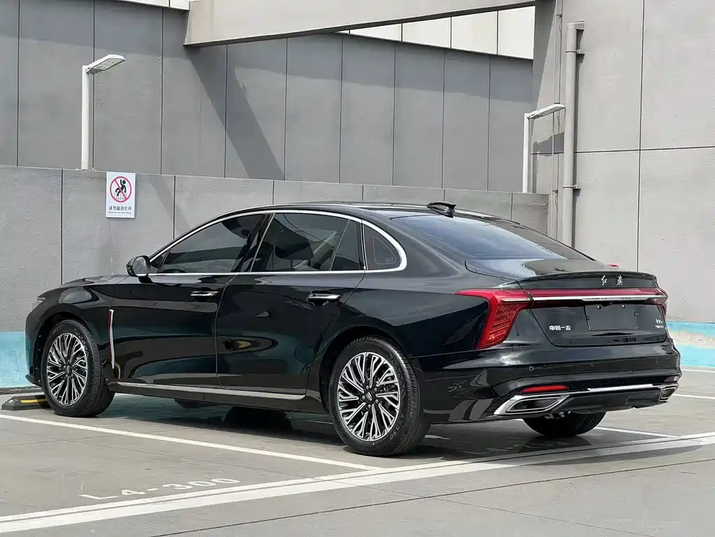 Hongqi H5 2023 2.0T Automatic Zhilianqichang Edition купить на сайте DeffCars