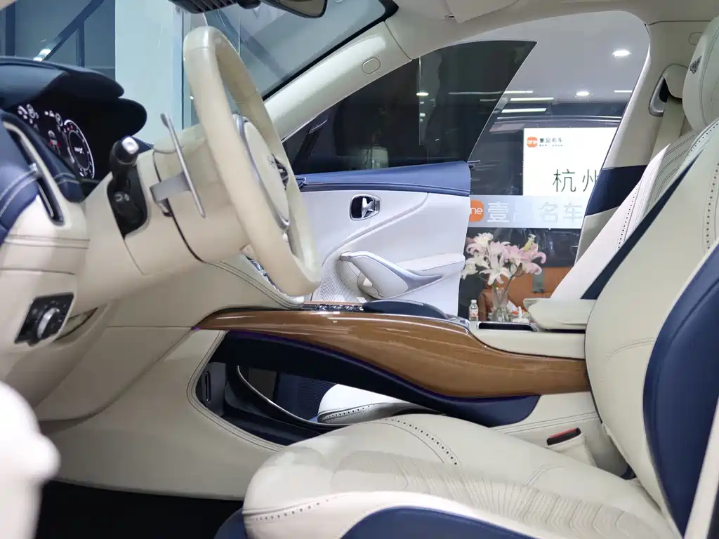 Aston Martin DBX 2020 4.0T V8 1913 first limited edition купить на сайте DeffCars