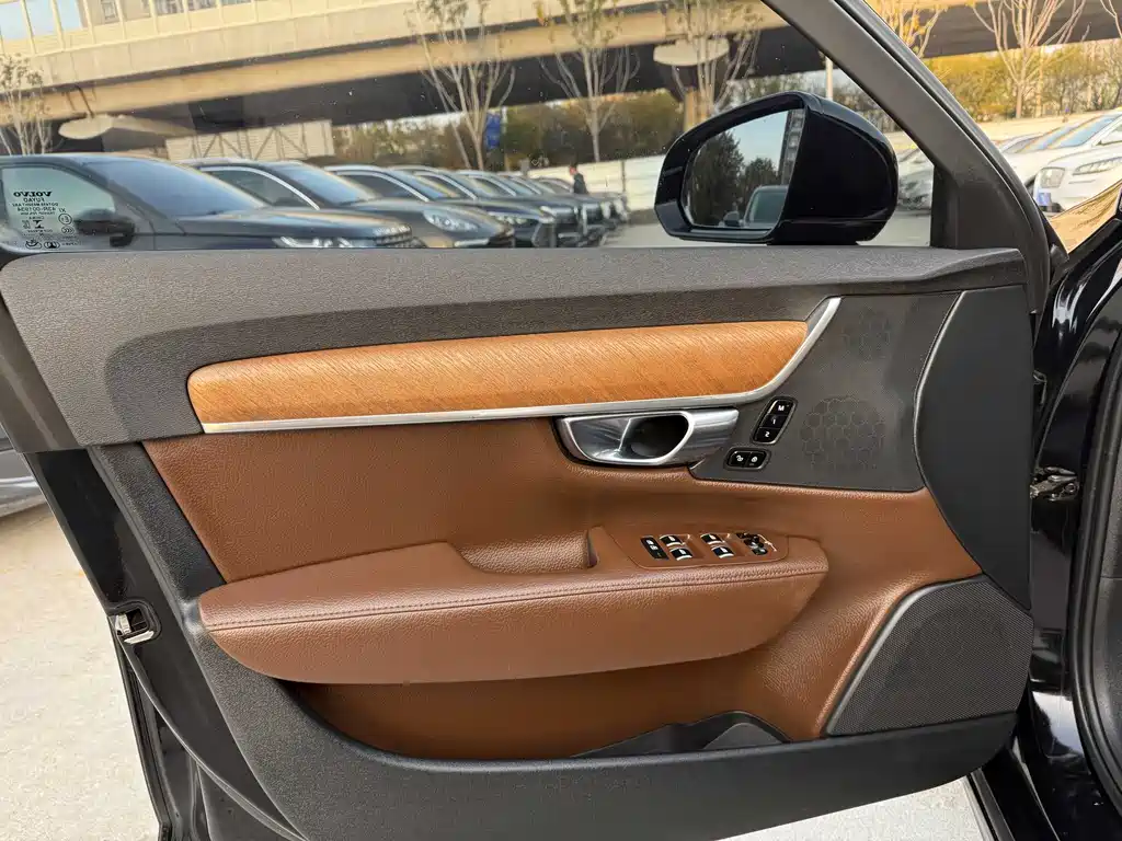 Volvo S90 2021 B5 Zhiyi Luxury Edition купить на сайте DeffCars