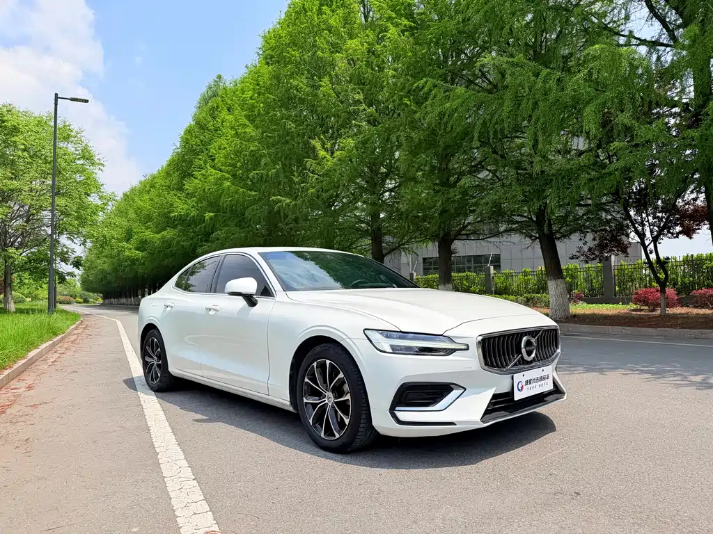 Volvo S60 2020 T4 Zhiyi Luxury Edition купить на сайте DeffCars