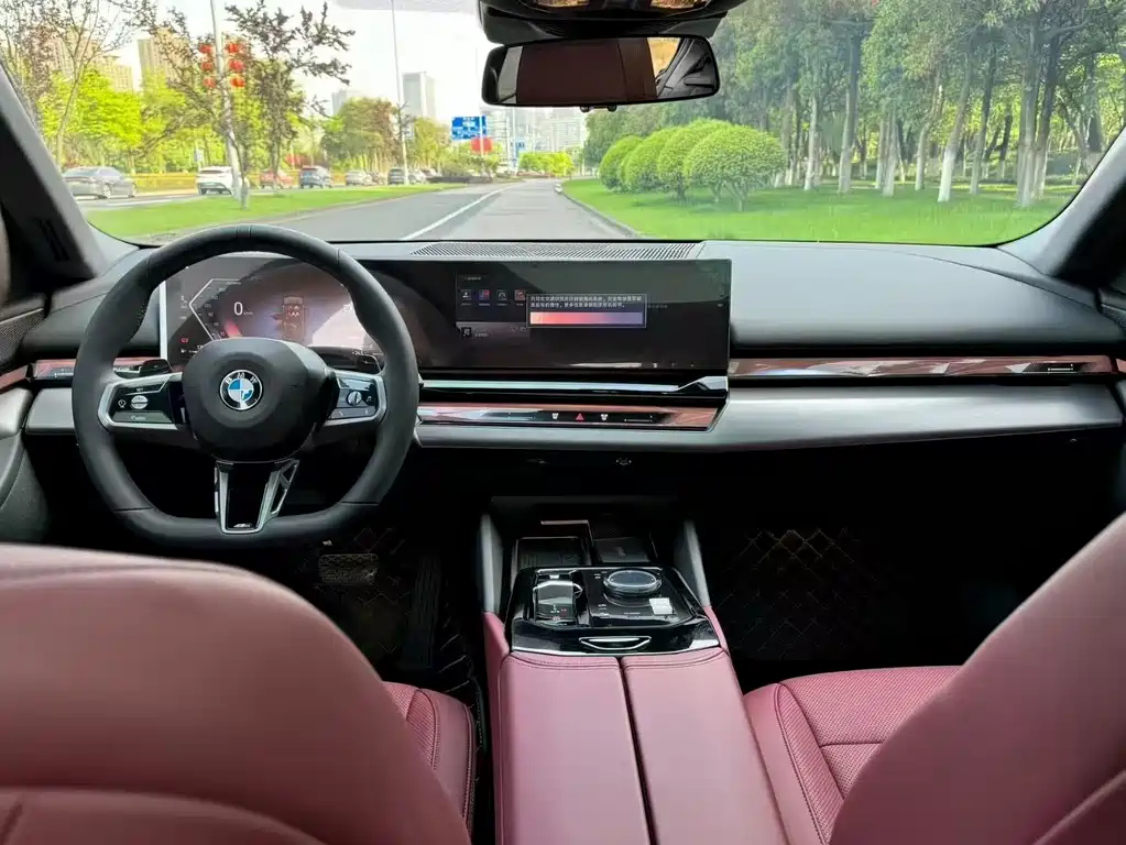 BMW 5 Series 2025 525Li M Sports Package купить на сайте DeffCars