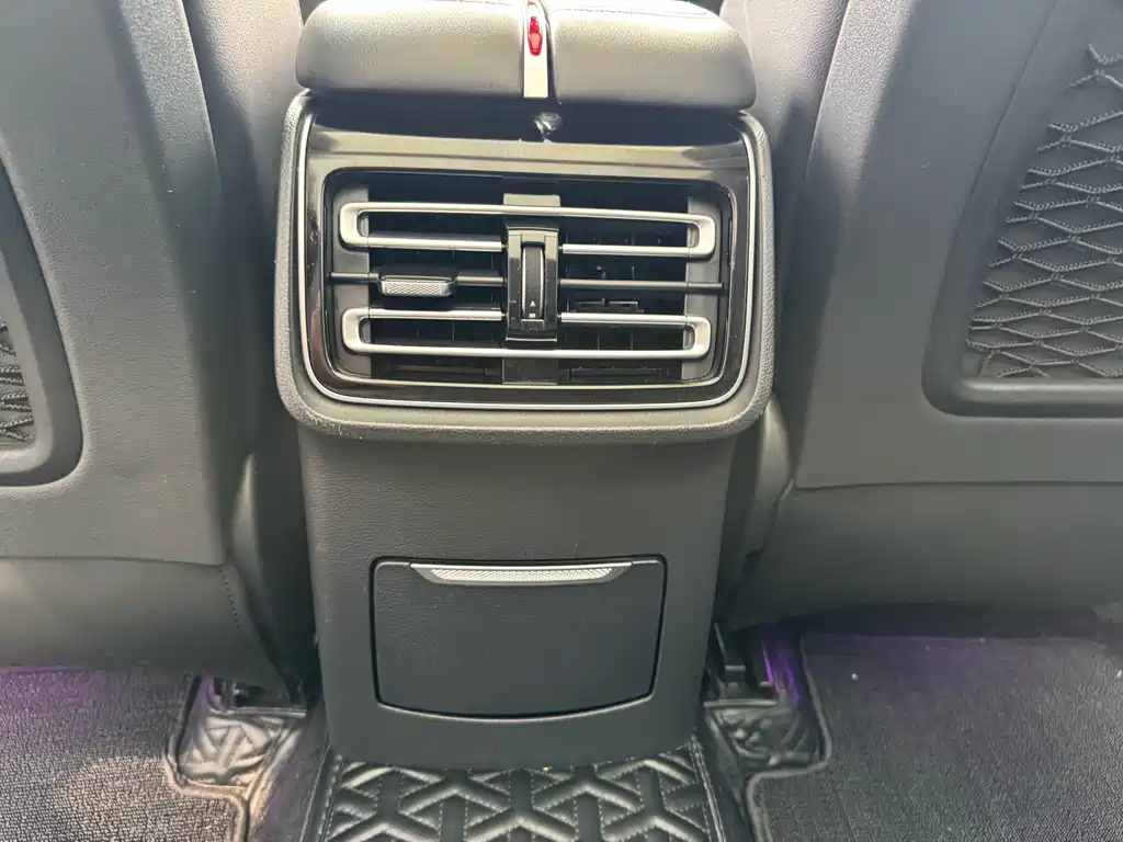 Hongqi HS5 2023 2.0T Qixiang Pro version купить на сайте DeffCars