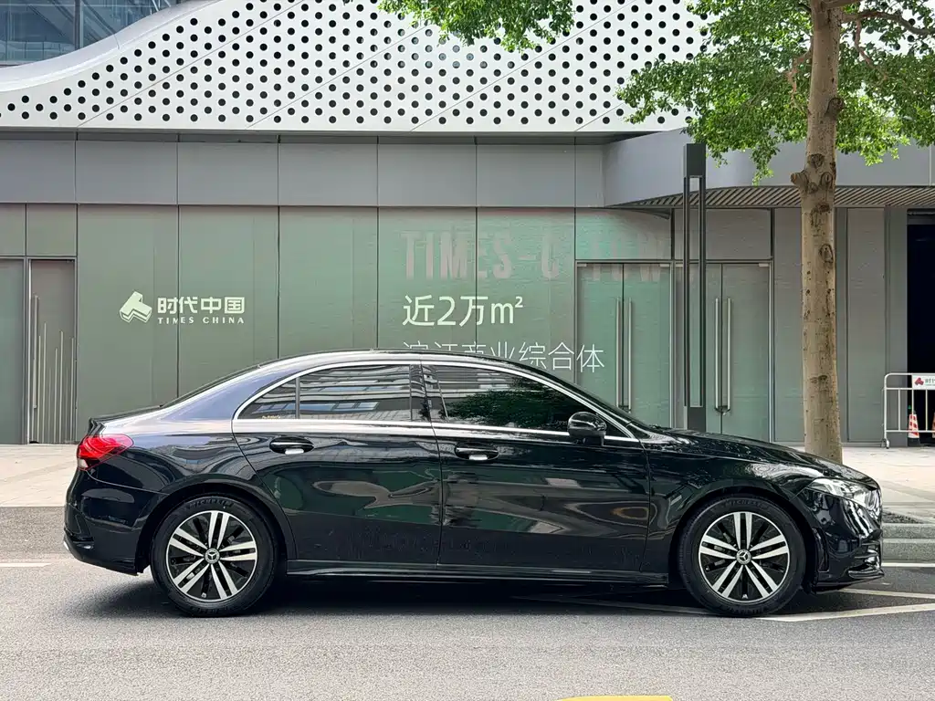 Mercedes-Benz A-Class 2019 A 180 L Sports Sedan купить на сайте DeffCars