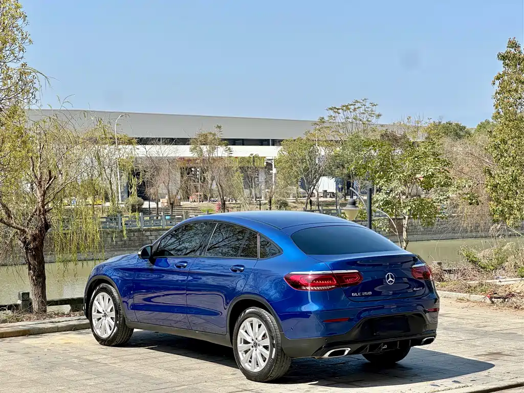 Mercedes-Benz GLC Coupe 2020 GLC 260 4MATIC Coupe SUV купить на сайте DeffCars