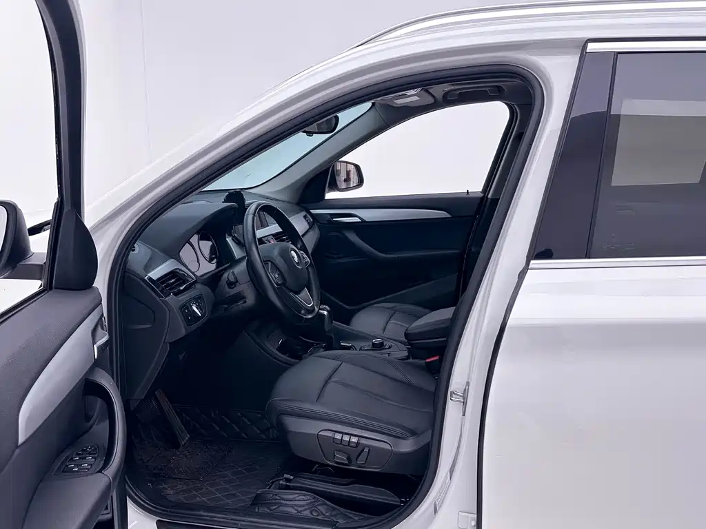 BMW X1 2019 sDrive20Li leading model купить на сайте DeffCars