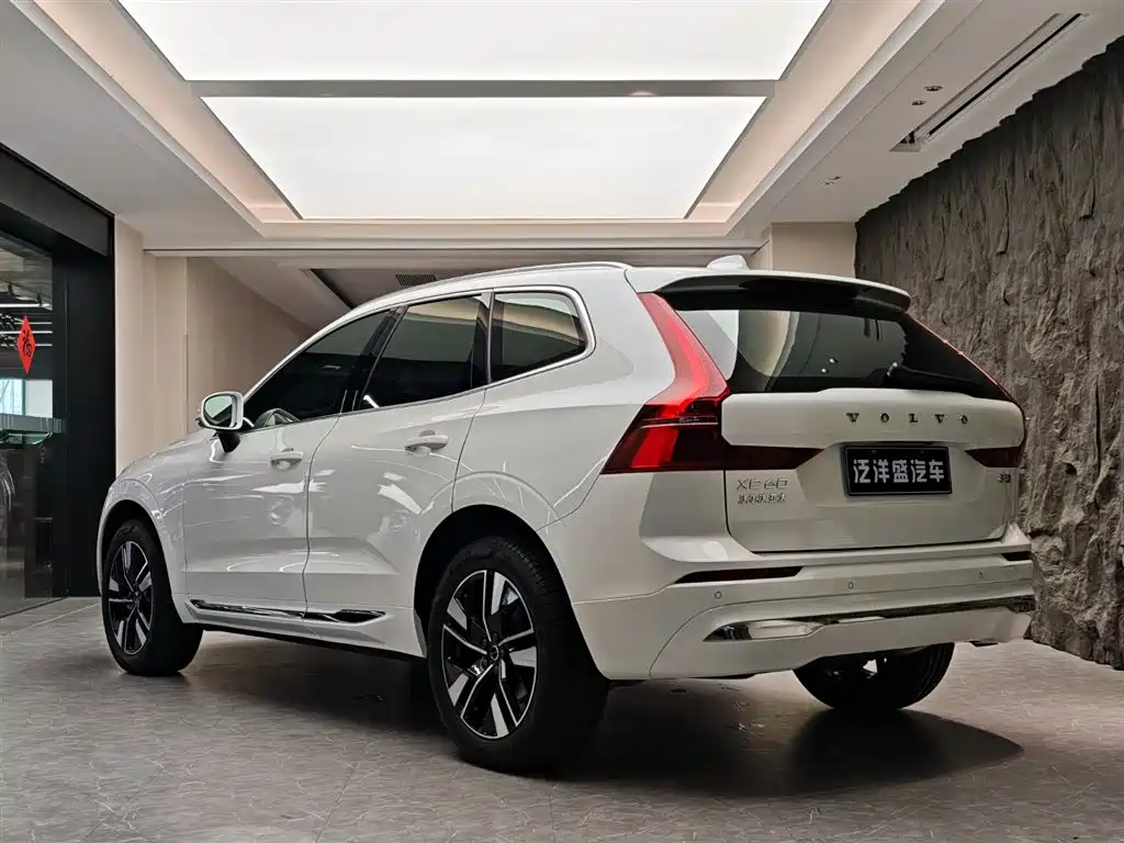 Volvo XC60 2025 B5 four-wheel drive Zhiyi Luxury Edition купить на сайте DeffCars