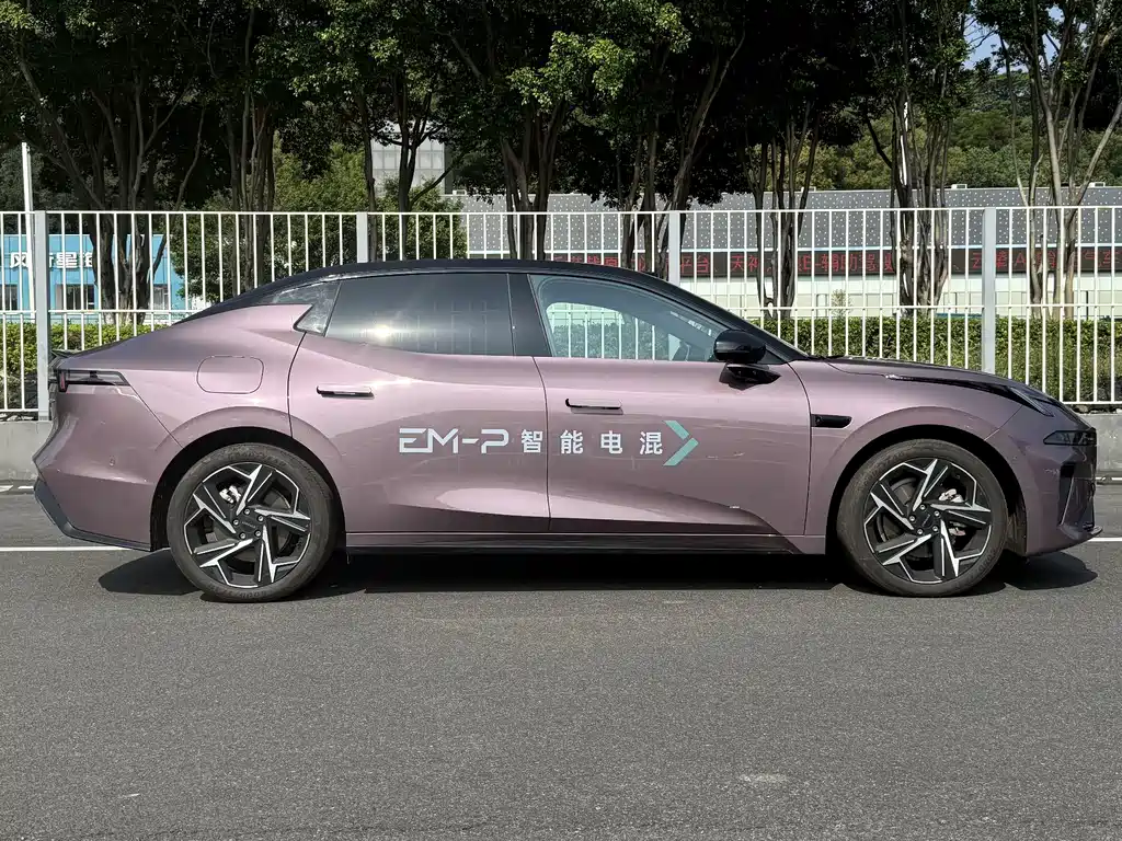 Lynk & Co 07 EM-P 2026 model 126 long battery life Ultra H7 купить на сайте DeffCars