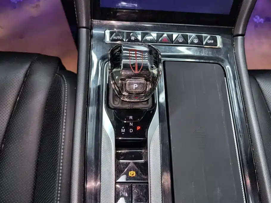 Hongqi H5 2023 2.0T Automatic Intelligent Connected Flag Edition купить на сайте DeffCars