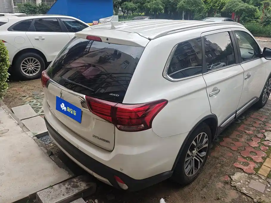Outlander 2018 2.4L four-wheel drive elite version 5 seats купить на сайте DeffCars