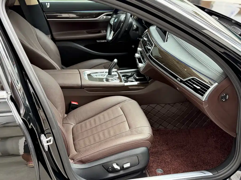 BMW 7 Series 2017 730Li Leading купить на сайте DeffCars