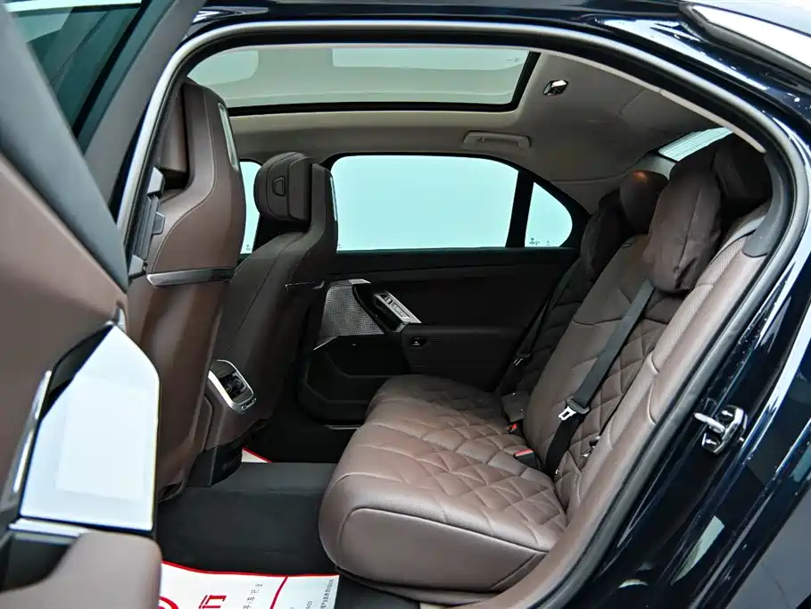 BMW 7 Series 2023 735Li M Sports Package купить на сайте DeffCars
