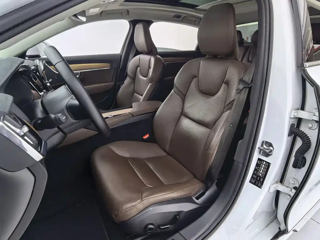 Volvo S90 2020 T5 Zhiyi Luxury Edition купить на сайте DeffCars