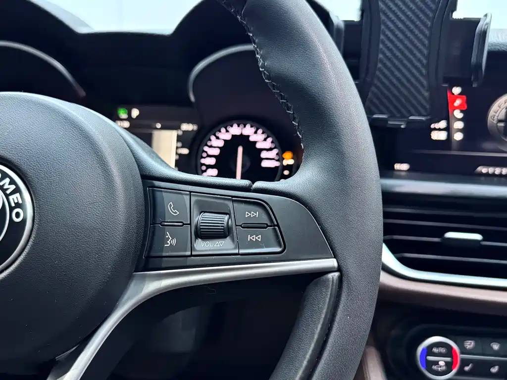 Stelvio 2017 2.0T 200HP Deluxe Edition купить на сайте DeffCars