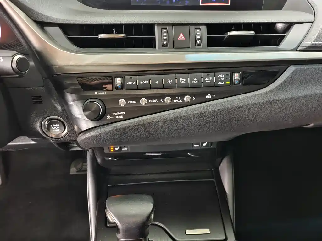 Lexus ES 2018 200 Excellence Edition National VI купить на сайте DeffCars
