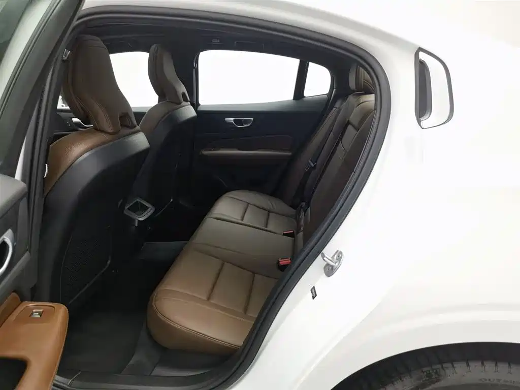 Volvo S60 2024 B4 Zhiyi Luxury Edition купить на сайте DeffCars
