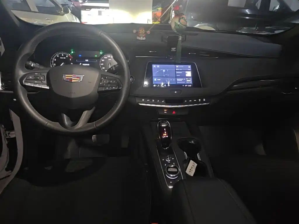 Cadillac XT4 2022 28T two-wheel drive fashion model купить на сайте DeffCars