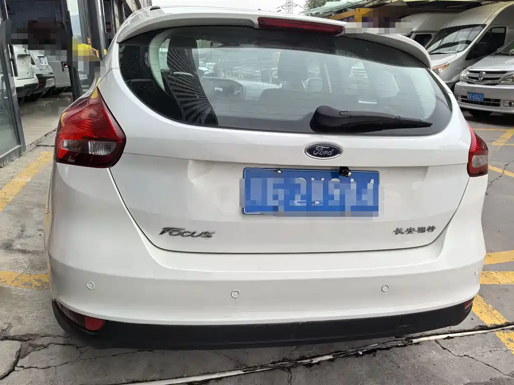 Focus 2015 hatchback 1.6L automatic comfort type купить на сайте DeffCars