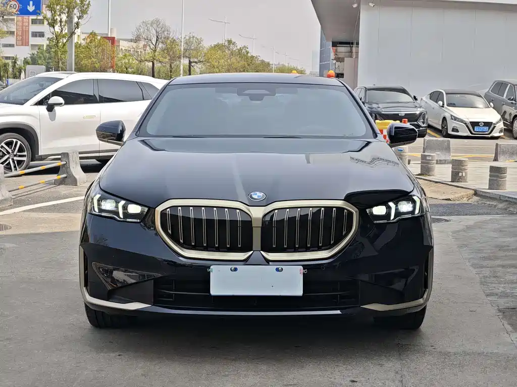 BMW 5 Series 2024 530Li Exclusive Luxury Package купить на сайте DeffCars