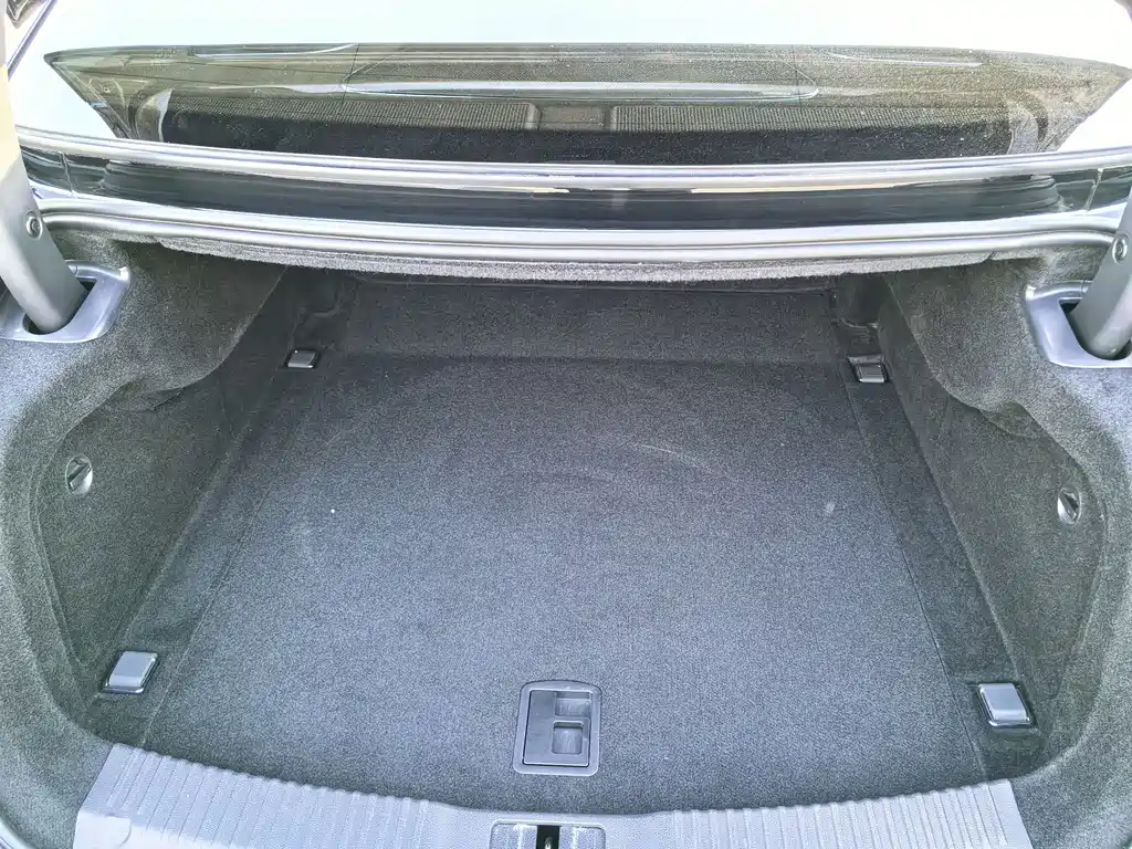 Hongqi H9 2020 2.0T Zhilian Flagship Edition купить на сайте DeffCars