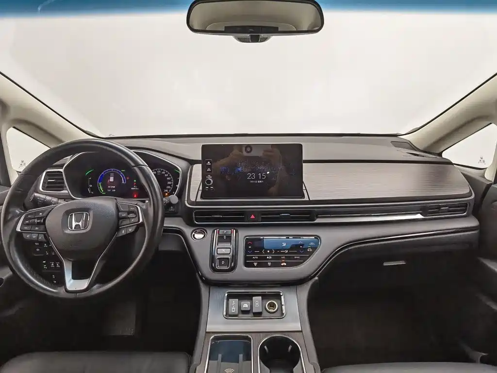 Alison 2022 2.0L e:HEV Luxury First Edition купить на сайте DeffCars