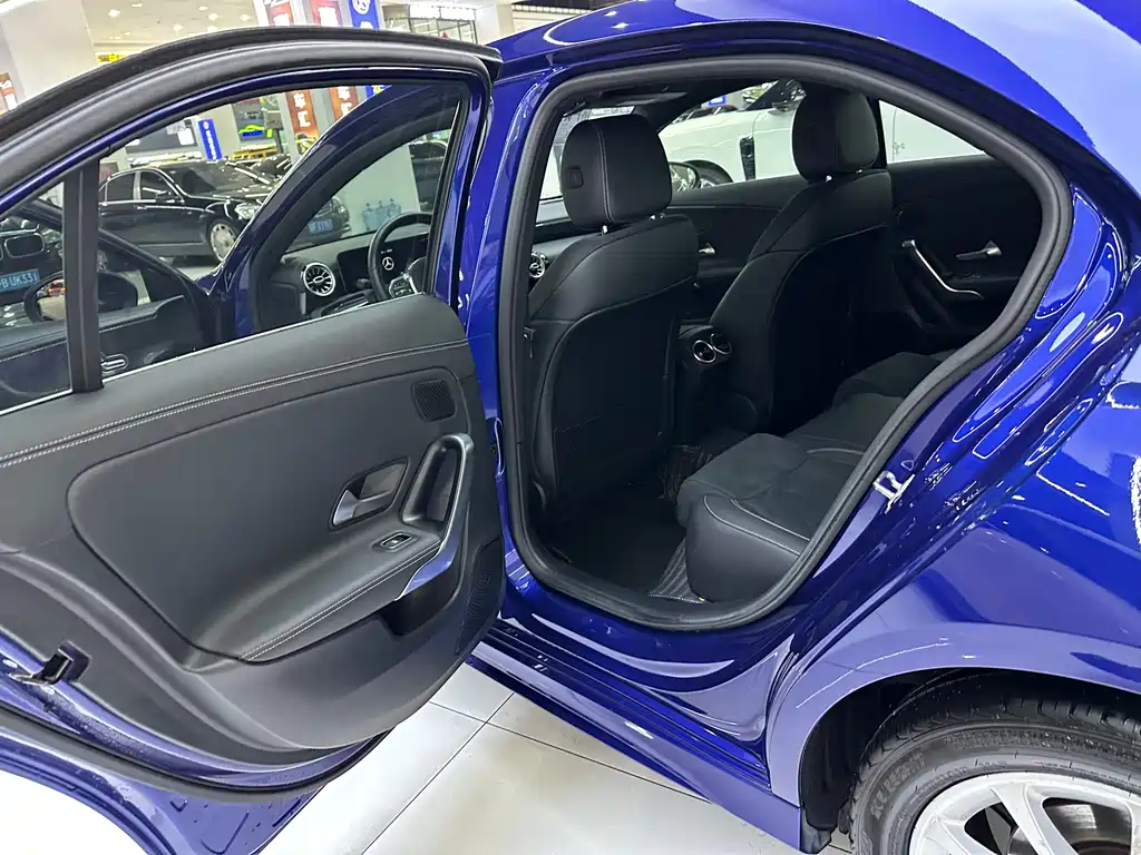 Mercedes-Benz A-Class 2020 Facelift A 200 L Sports Sedan Dynamic Type купить на сайте DeffCars