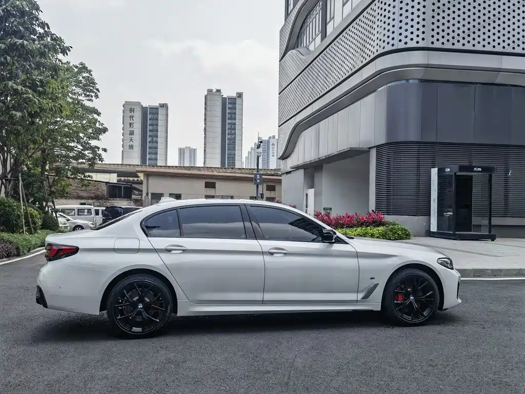 BMW 5 Series 2021 530Li Exclusive M Sports Package купить на сайте DeffCars