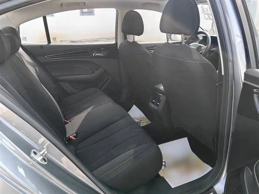 Roewe i5 2021 1.5L CVT Platinum Edition купить на сайте DeffCars