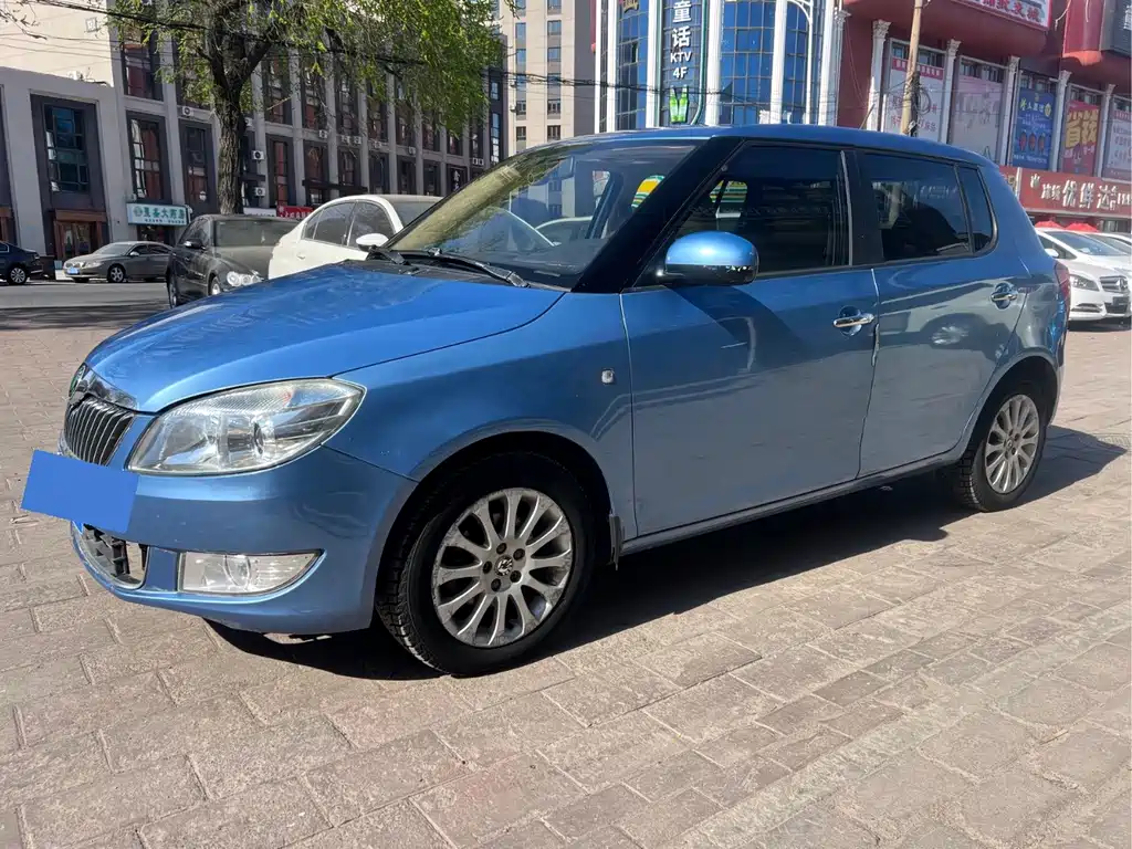 Fabia 2012 1.6L Automatic Crystal Enjoy Edition купить на сайте DeffCars