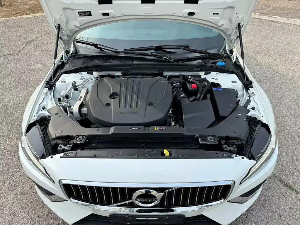 Volvo S60 2022 B4 Zhiyi Luxury Edition купить на сайте DeffCars