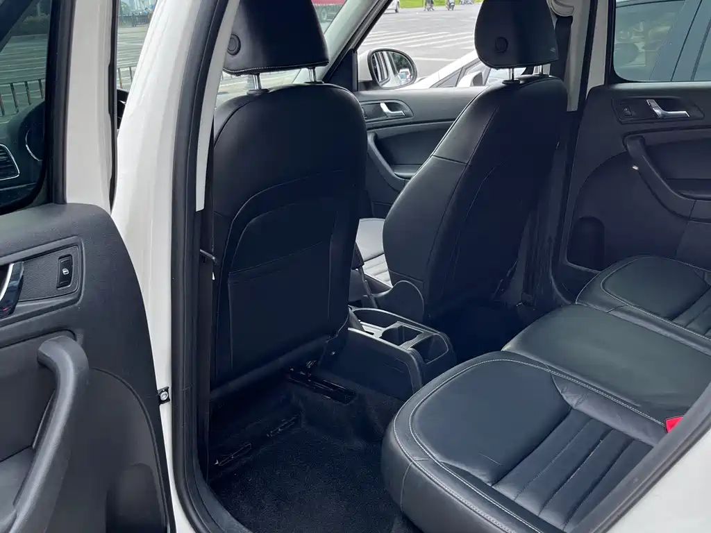 Yeti 2017 TSI280 DSG Car Enjoy Brother Edition купить на сайте DeffCars