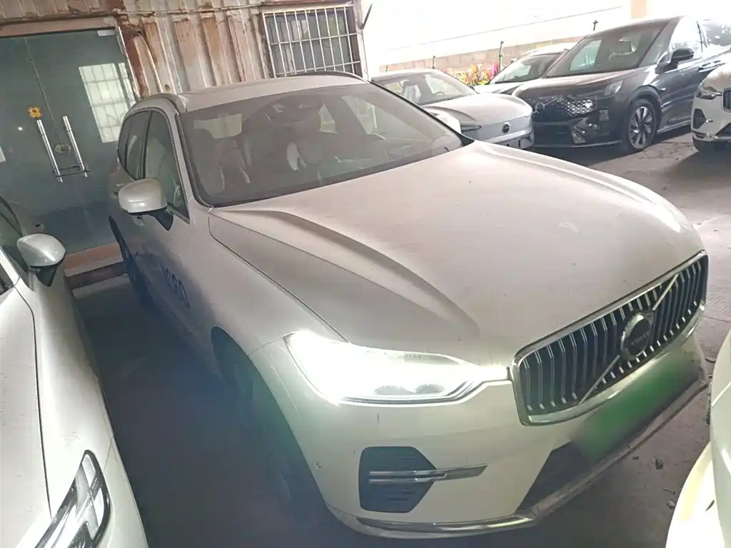 Volvo XC60 plug-in hybrid 2025 plug-in hybrid long-range four-wheel drive Zhiya luxury version купить на сайте DeffCars