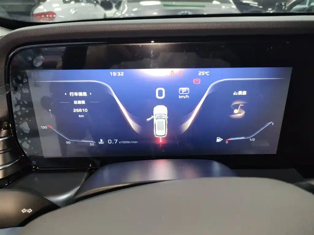 Hongqi HS5 2023 2.0T Qixiang Pro version купить на сайте DeffCars