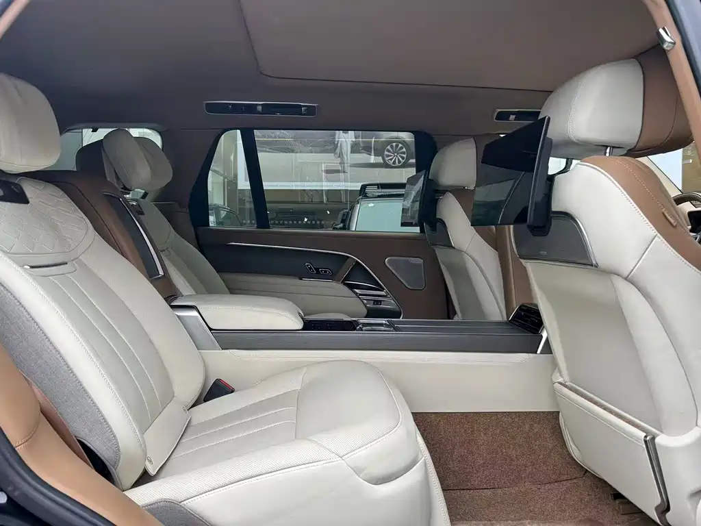 Range Rover 2024 3.0 L6 400PS SV Honor Creation Extended Edition 4 seats купить на сайте DeffCars