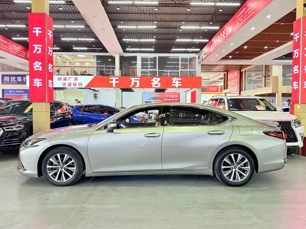 Lexus ES 2020 300h Excellence Edition купить на сайте DeffCars