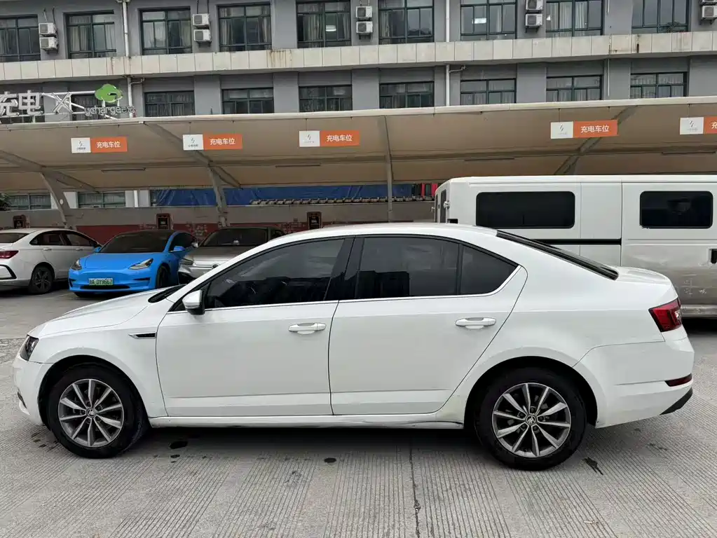 Octavia 2019 1.5L Automatic Intelligent Travel Comfort Edition National VI купить на сайте DeffCars
