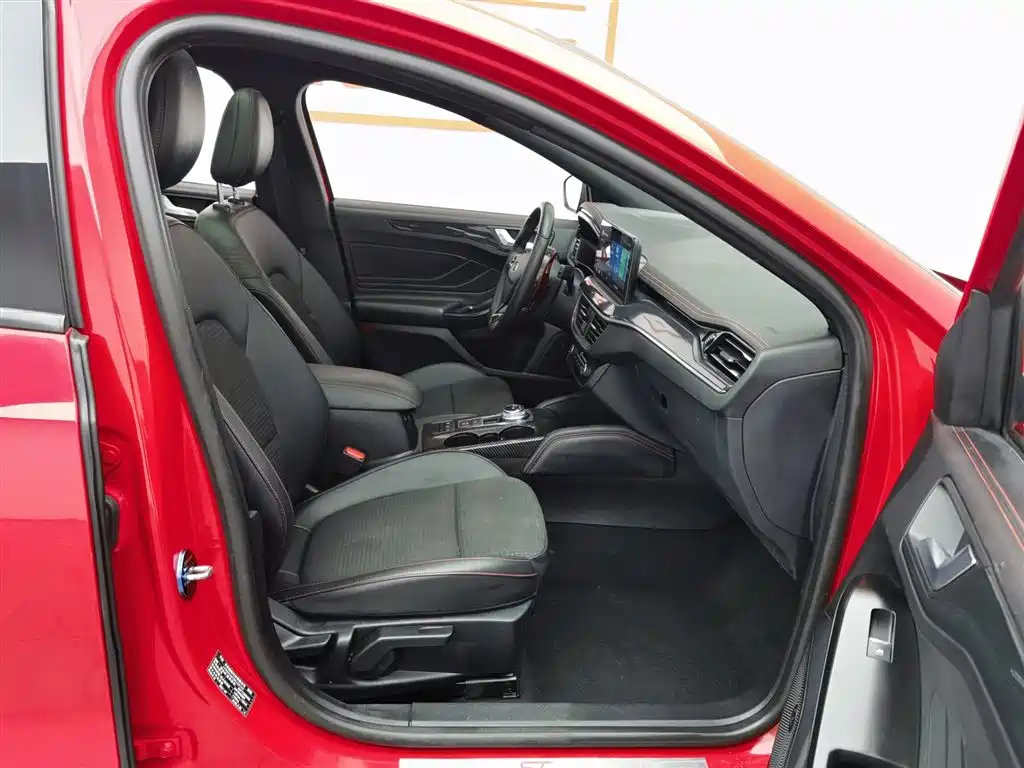 Focus 2021 Hatchback EcoBoost 180 Automatic ST Line купить на сайте DeffCars