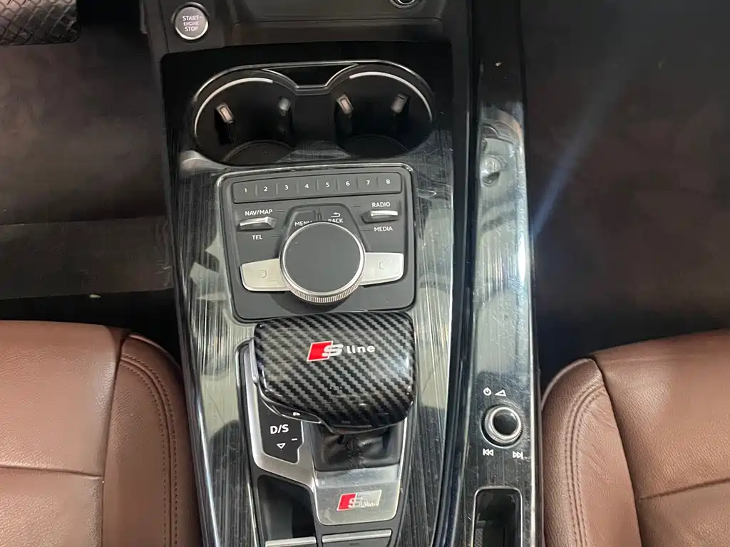 Audi A4L 2018 30th Anniversary Model 40 TFSI Fashion Model купить на сайте DeffCars