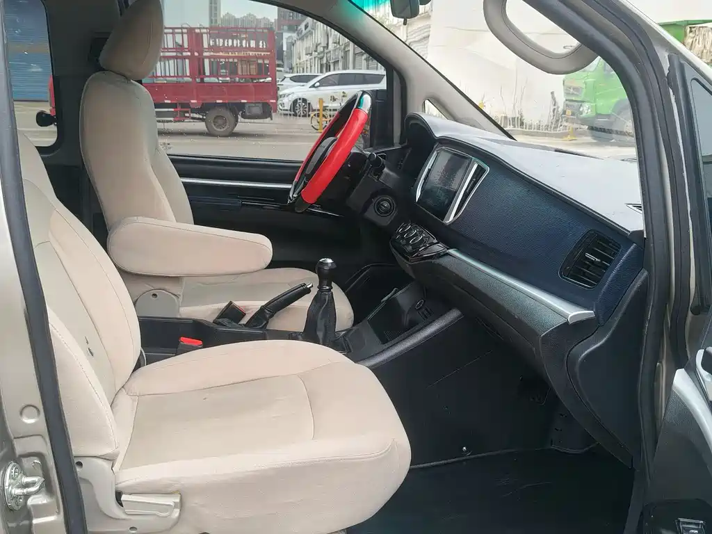 Lingzhi 2022 M5 1.6L practical 5-seater купить на сайте DeffCars