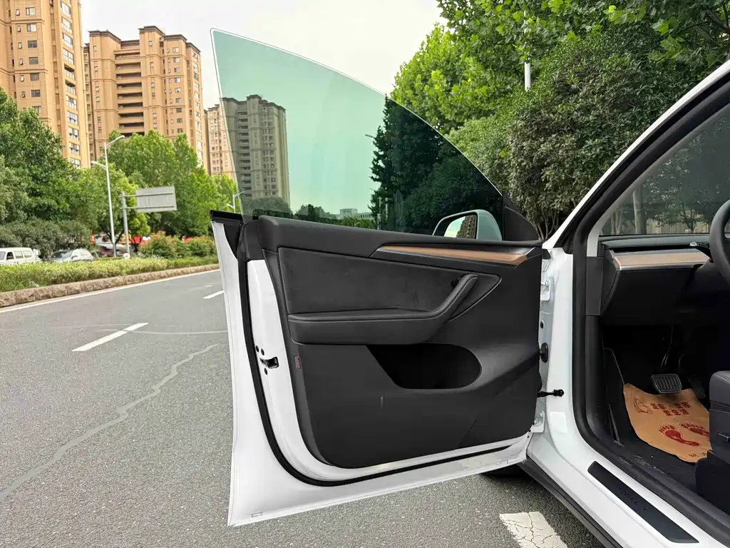 Model Y 2021 long-range all-wheel drive version 3D7 купить на сайте DeffCars