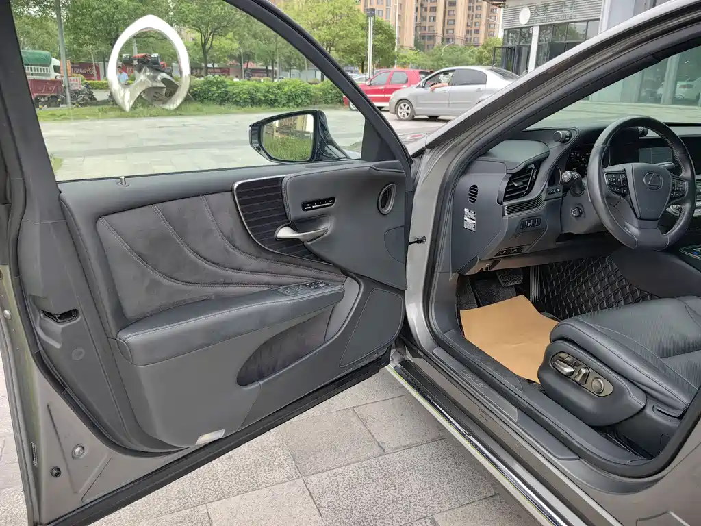 Lexus LS 2018 500h Excellence Edition National V купить на сайте DeffCars