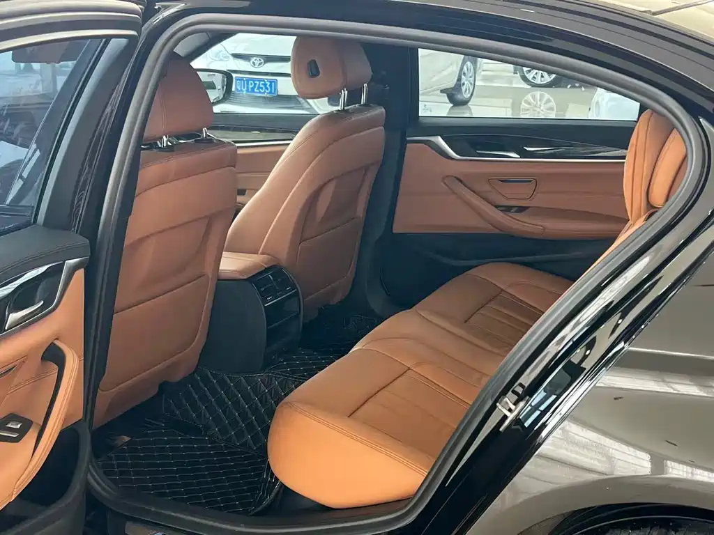 BMW 5 Series 2018 facelift 530Li leading M sports package купить на сайте DeffCars