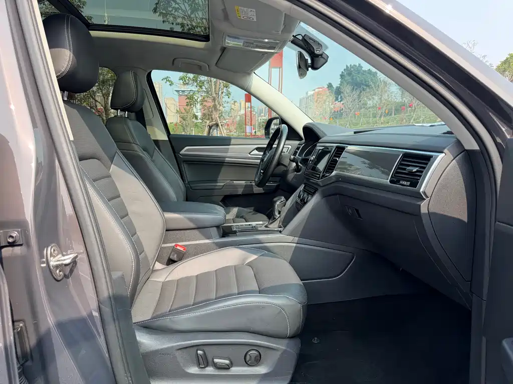 Touron 2019 330TSI 2WD Deluxe Edition National VI купить на сайте DeffCars