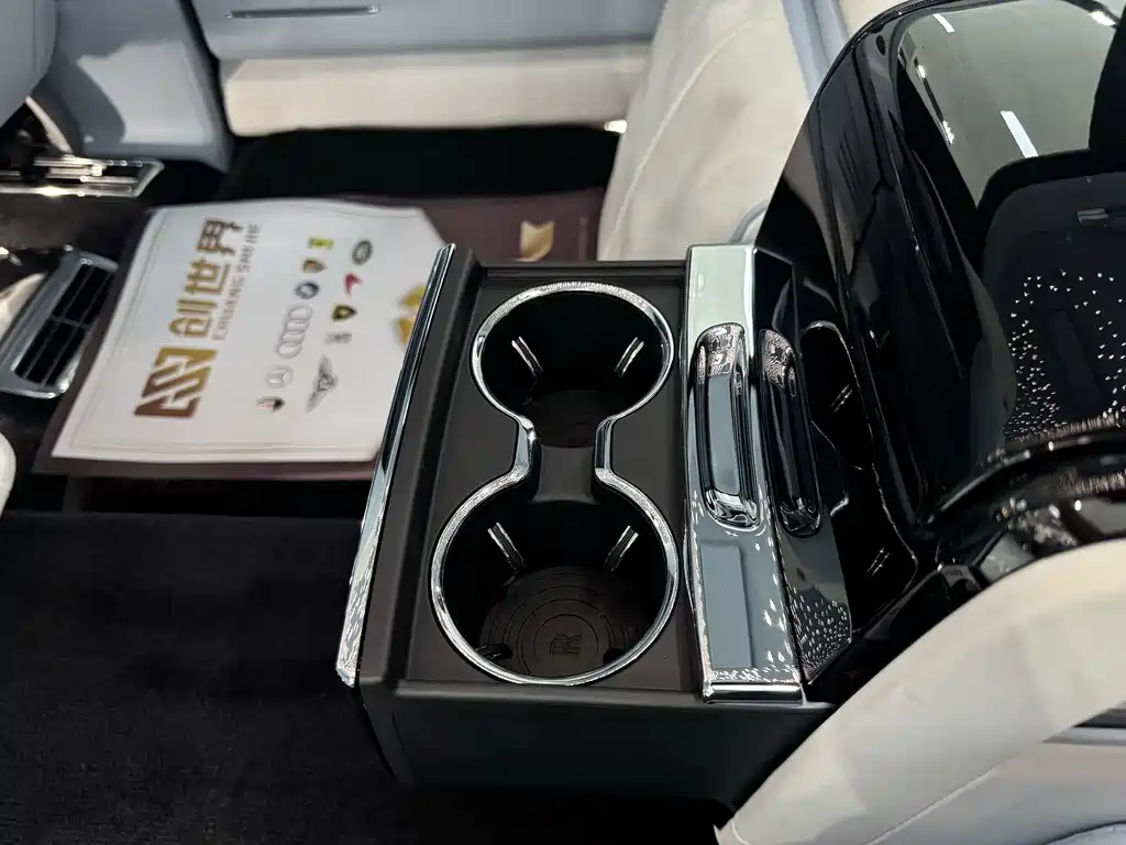 Phantom 2018 6.7T long wheelbase version купить на сайте DeffCars