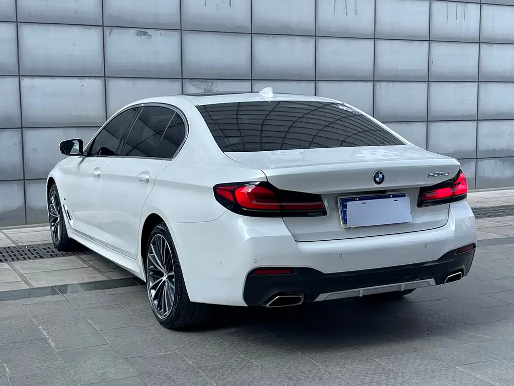 BMW 5 Series 2022 530Li Leading M Sports Package купить на сайте DeffCars