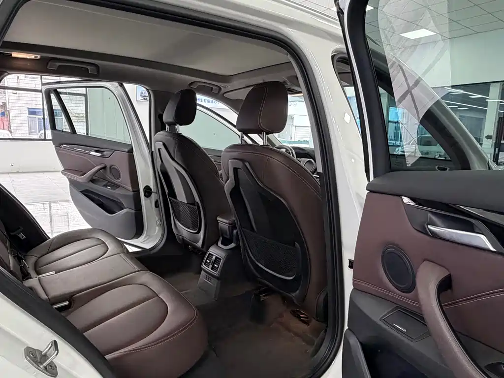 BMW X1 2020 sDrive25Li Leading Model купить на сайте DeffCars
